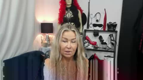 CrystalHotty online show from September 24, 2025, 4:16 am