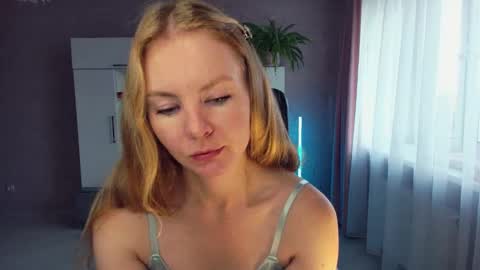 Snapshot of cuddle_kitten chatting on October 16, 2025, 5:19 am Alexia online show from October 16, 2025, 5:19 am