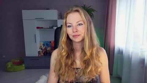 Snapshot of cuddle_kitten chatting on October 19, 2025, 6:47 am Alexia online show from October 19, 2025, 6:47 am