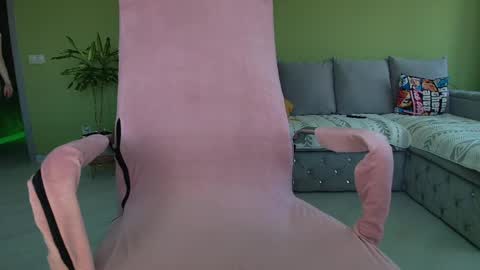 Snapshot of cuddle_kitten chatting on May 20, 2026, 6:19 am Alexia online show from May 20, 2026, 6:19 am