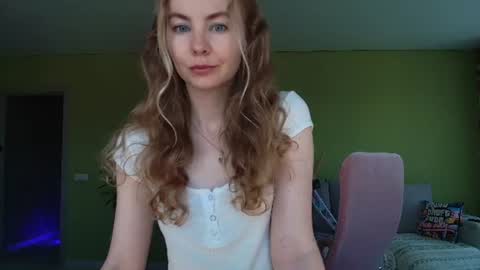 Snapshot of cuddle_kitten chatting on June 10, 2026, 6:12 am Alexia online show from June 10, 2026, 6:12 am
