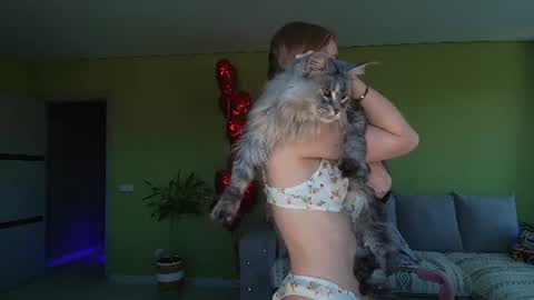 Snapshot of cuddle_kitten chatting on June 12, 2026, 5:17 am Alexia online show from June 12, 2026, 5:17 am