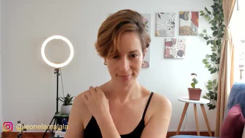 Snapshot of cuddlingbunnny chatting on September 12, 2025, 3:12 pm Leonela online show from September 12, 2025, 3:12 pm
