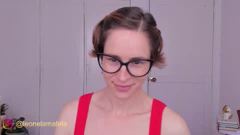 Snapshot of cuddlingbunnny chatting on October 14, 2025, 5:47 pm Leonela online show from October 14, 2025, 5:47 pm