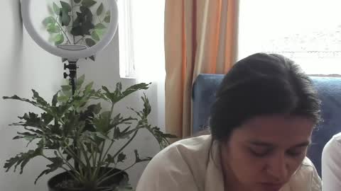 Snapshot of cuddlingbunnny chatting on April 6, 2026, 6:53 pm Leonela online show from April 6, 2026, 6:53 pm