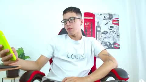 cumandres online show from September 23, 2025, 2:31 pm