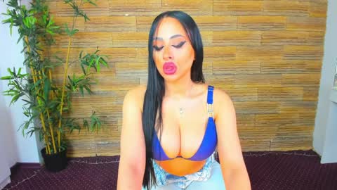 Snapshot of cupcake_izzy chatting on April 7, 2026, 4:35 am cupcake_izzy online show from April 7, 2026, 4:35 am