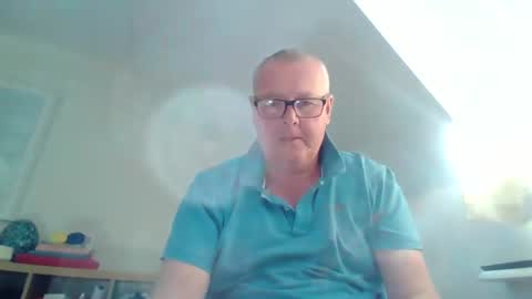 Snapshot of curiousax77 chatting on April 7, 2026, 11:54 am curiousax77 online show from April 7, 2026, 11:54 am