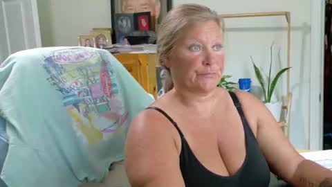 Snapshot of curiouscouple3143 chatting on July 7, 2026, 5:17 pm curious couple online show from July 7, 2026, 5:17 pm