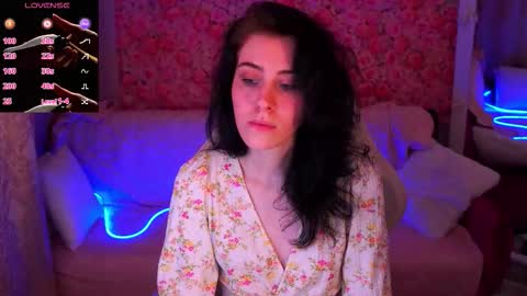 curleyblueeyes online show from March 24, 2026, 2:44 pm