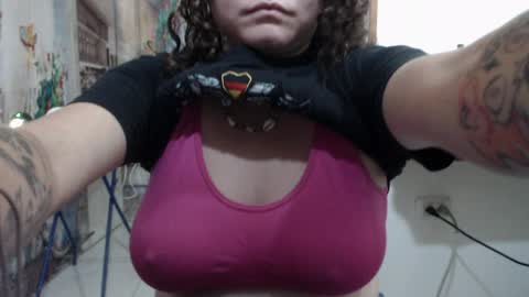 Vannesa online show from April 8, 2026, 1:05 am