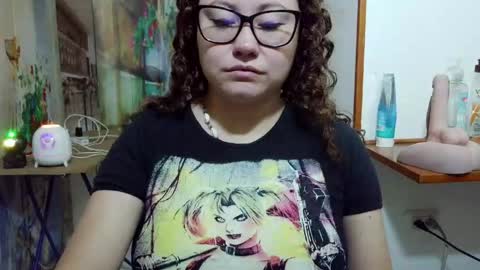 Snapshot of curly_greeneyed chatting on April 23, 2026, 2:24 am Vannesa online show from April 23, 2026, 2:24 am