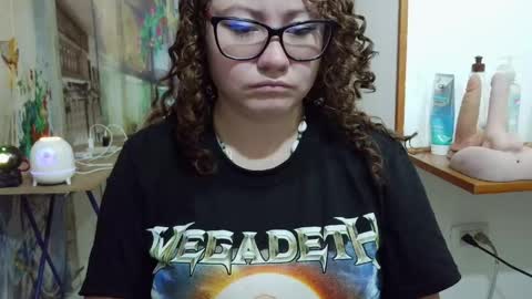 Snapshot of curly_greeneyed chatting on April 29, 2026, 2:26 am Vannesa online show from April 29, 2026, 2:26 am