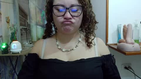Snapshot of curly_greeneyed chatting on May 8, 2026, 2:50 am Vannesa online show from May 8, 2026, 2:50 am