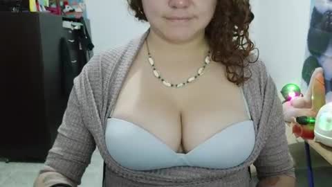 Snapshot of curly_greeneyed chatting on June 13, 2026, 1:36 am Vannesa online show from June 13, 2026, 1:36 am