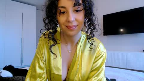 curly_jade_ online show from April 10, 2026, 1:16 pm