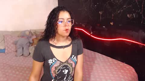 Snapshot of curlycool chatting on December 7, 2024, 8:16 pm Max and Cata online show from December 7, 2024, 8:16 pm