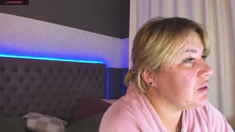 CurlyDreams online show from November 3, 2025, 8:32 pm