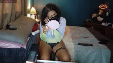 Curlynony online show from November 7, 2025, 5:24 pm