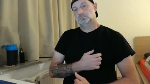 Curman85 online show from December 2, 2025, 11:34 pm