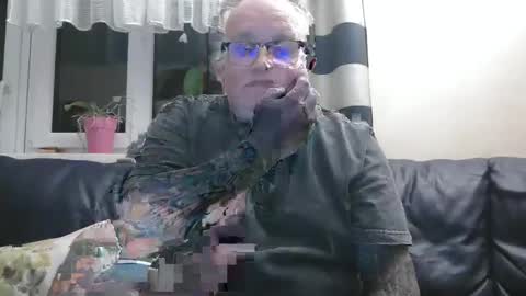 curtus14 online show from January 27, 2025, 9:44 pm