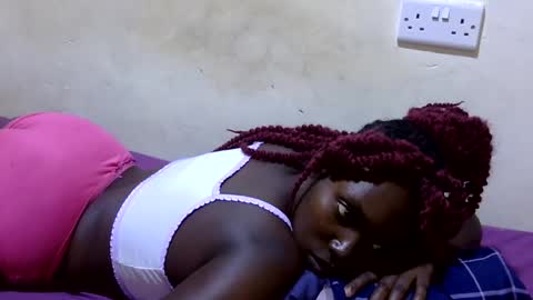Snapshot of curvy_queen12 chatting on July 13, 2026, 7:33 am curvy_queen12 online show from July 13, 2026, 7:33 am