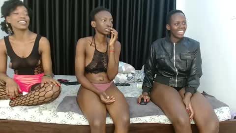 curvy_shirly online show from March 1, 2026, 12:12 am