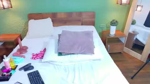 Danna online show from November 12, 2025, 6:19 pm