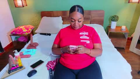 Snapshot of curvyebonyy_ chatting on April 17, 2026, 11:41 pm Danna online show from April 17, 2026, 11:41 pm