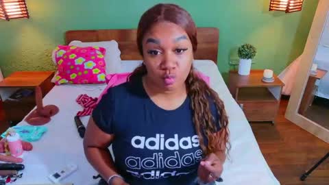 Snapshot of curvyebonyy_ chatting on May 22, 2026, 12:22 pm Danna online show from May 22, 2026, 12:22 pm
