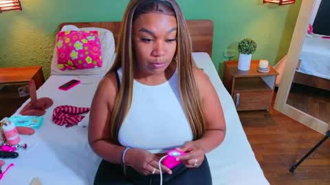 Snapshot of curvyebonyy_ chatting on May 25, 2026, 6:36 pm Danna online show from May 25, 2026, 6:36 pm
