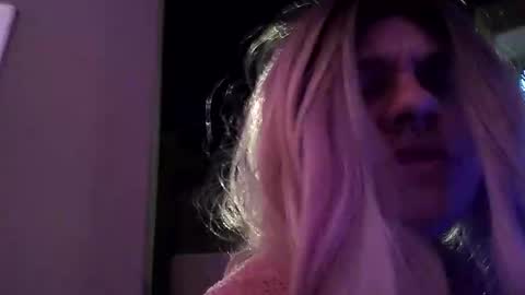 Snapshot of curvylucifinaxxx chatting on December 2, 2024, 8:30 am Lucifina ganja kittens online show from December 2, 2024, 8:30 am