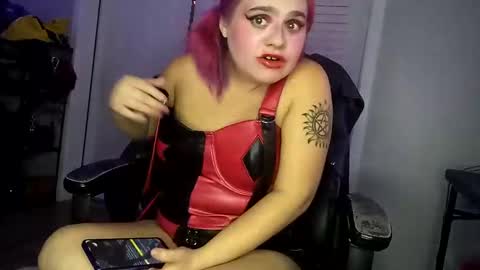 Snapshot of curvylucifinaxxx chatting on December 4, 2024, 5:49 am Lucifina ganja kittens online show from December 4, 2024, 5:49 am