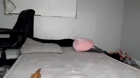 Snapshot of curvylucifinaxxx chatting on December 30, 2024, 5:15 am Lucifina ganja kittens online show from December 30, 2024, 5:15 am