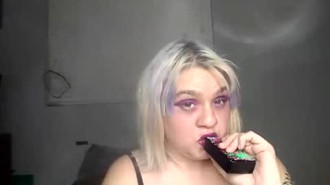 Snapshot of curvylucifinaxxx chatting on February 15, 2025, 4:36 am Lucifina ganja kittens online show from February 15, 2025, 4:36 am