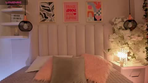 Amber  online show from November 27, 2025, 8:33 pm