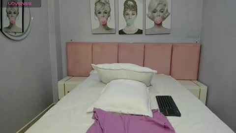 Snapshot of cute__emma chatting on December 27, 2024, 1:32 am online show from December 27, 2024, 1:32 am