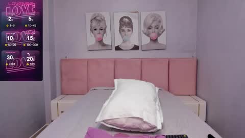 Snapshot of cute__emma chatting on December 29, 2024, 12:52 am online show from December 29, 2024, 12:52 am