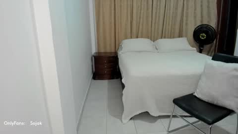 Snapshot of cute_brunett chatting on October 21, 2025, 2:34 am Sara online show from October 21, 2025, 2:34 am