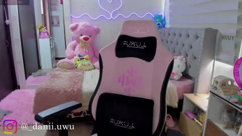 Snapshot of cute_dani__ chatting on July 17, 2026, 5:29 pm Dani online show from July 17, 2026, 5:29 pm