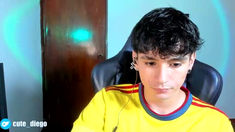 Snapshot of cute_diego_ chatting on December 19, 2024, 11:03 pm Diego online show from December 19, 2024, 11:03 pm