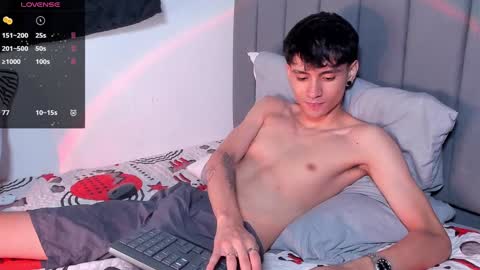 Snapshot of cute_diego_ chatting on January 27, 2025, 11:00 pm Diego online show from January 27, 2025, 11:00 pm