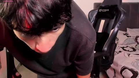 Snapshot of cute_diego_ chatting on December 1, 2025, 11:10 pm Diego online show from December 1, 2025, 11:10 pm