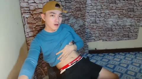 Snapshot of cute_enzo24 chatting on February 19, 2025, 7:06 am cute_enzo24 online show from February 19, 2025, 7:06 am