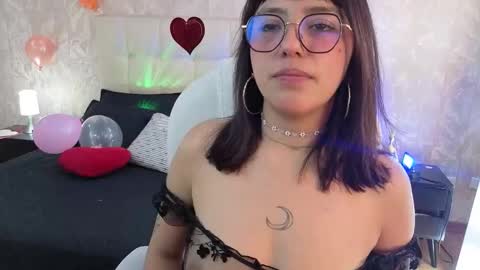 Sofa  online show from February 23, 2026, 9:12 pm