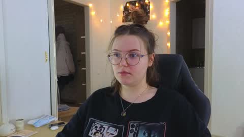 Snapshot of cute_junk chatting on February 7, 2025, 1:22 pm Kite and Jack online show from February 7, 2025, 1:22 pm