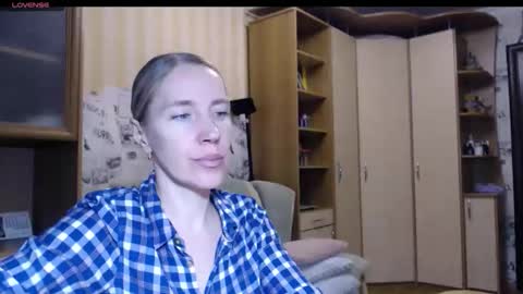 cute_lion_ online show from November 30, 2025, 5:50 pm