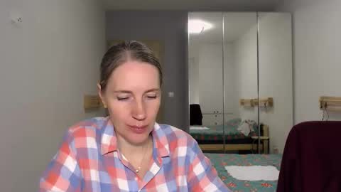 Snapshot of cute_lion_ chatting on April 19, 2026, 6:10 pm cute_lion_ online show from April 19, 2026, 6:10 pm