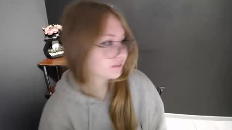 Veronica online show from November 10, 2025, 7:18 am