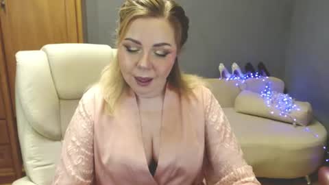 Snapshot of cute_phoenix chatting on June 18, 2026, 7:07 pm cute_phoenix online show from June 18, 2026, 7:07 pm